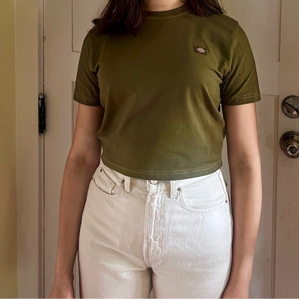 Dickies MAPLE VALLEY STRETCH COTTON CROP T-SHIRT IN MILITARY GREEN